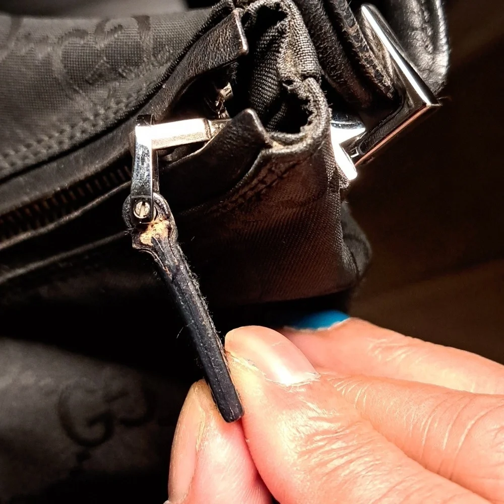 Gucci GG Canvas Shoulder Bag with COA EUC - Picture 16 of 17